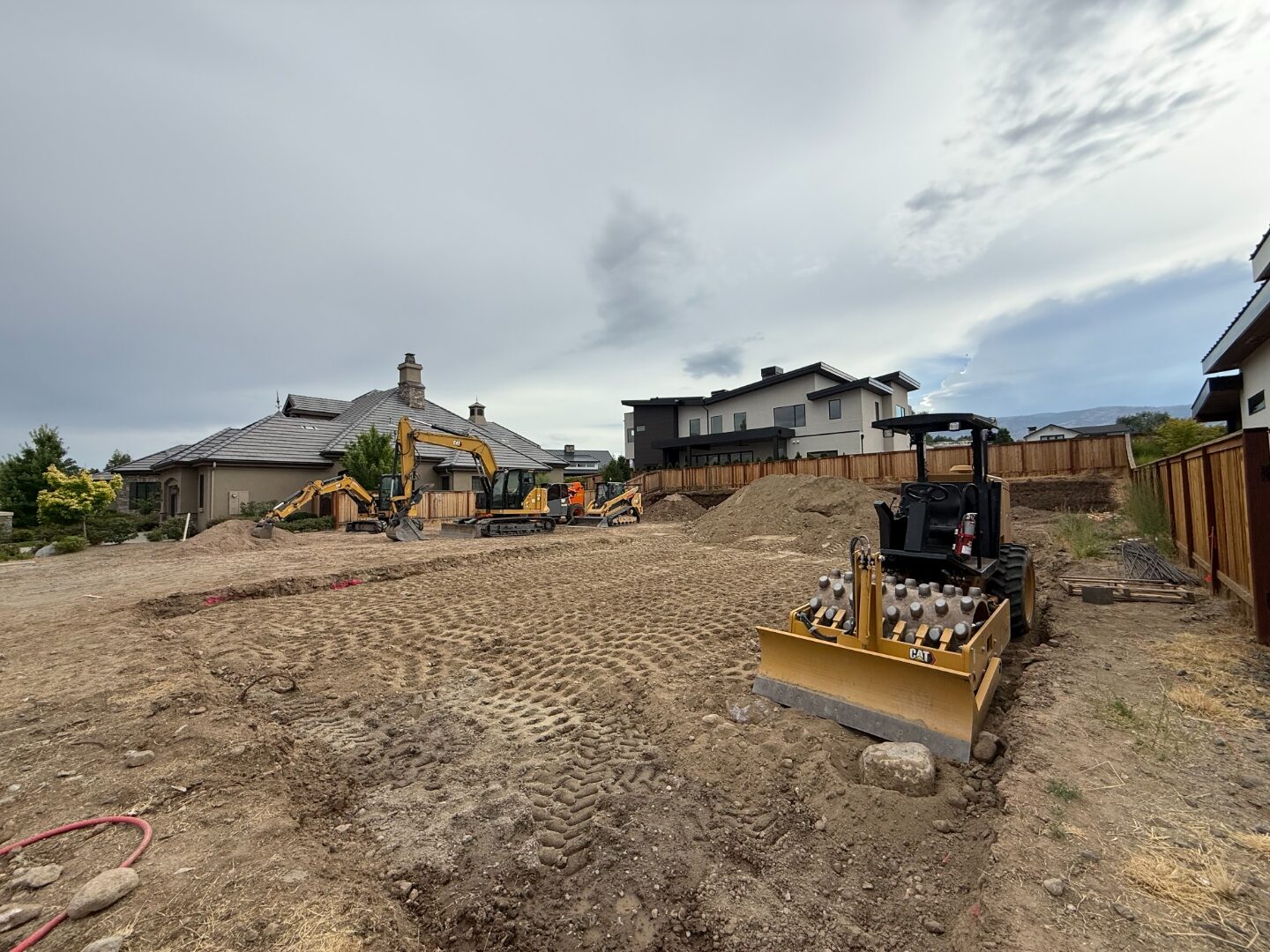 Vibratory sheepsfoot compaction on the pad